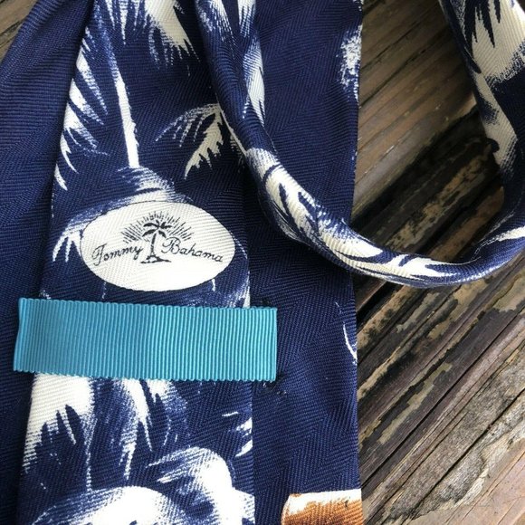 Tommy Bahama Hula Girl Cigar Tie Mens 100% Silk Novelty Necktie Hawaii Blue Red - Picture 7 of 10